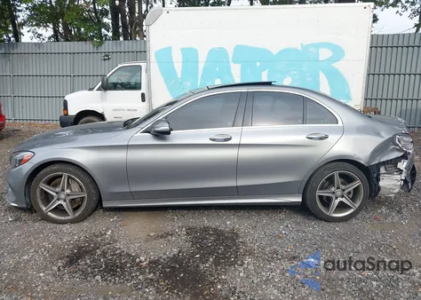 2015 Mercedes-Benz C 300 Sport 4Matic из США, поврежденный, VIN 55SWF4KB1FU058268